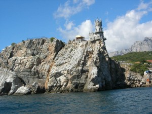 Замок Ласточкино гнездо. Фото вид с моря (Крым)