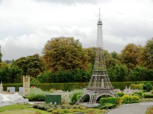 Эйфелева башня в парке "Мини Европа", масштаб 1:25 (Брюссель)