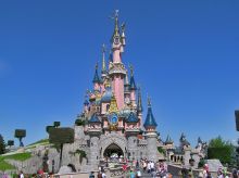 Главный замок Диснея в парке Disneyland Resort Paris (Франция)