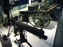 В музее Армии, военная техника (Париж)