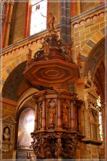 Кафедра собора с более чем 300 летней историей проповедей. (Германия)