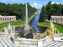 Аллея фонтанов от Большого дворца выходит к Финскому заливу (Санкт-Петербург и область)
