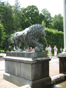 Львиный каскад, статуя льва (Санкт-Петербург и область)