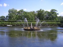 Фонтан в квадратном пруду (Санкт-Петербург и область)