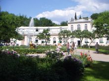 Оранжерея, садик напротив неё и фонтан Тритон (Санкт-Петербург и область)