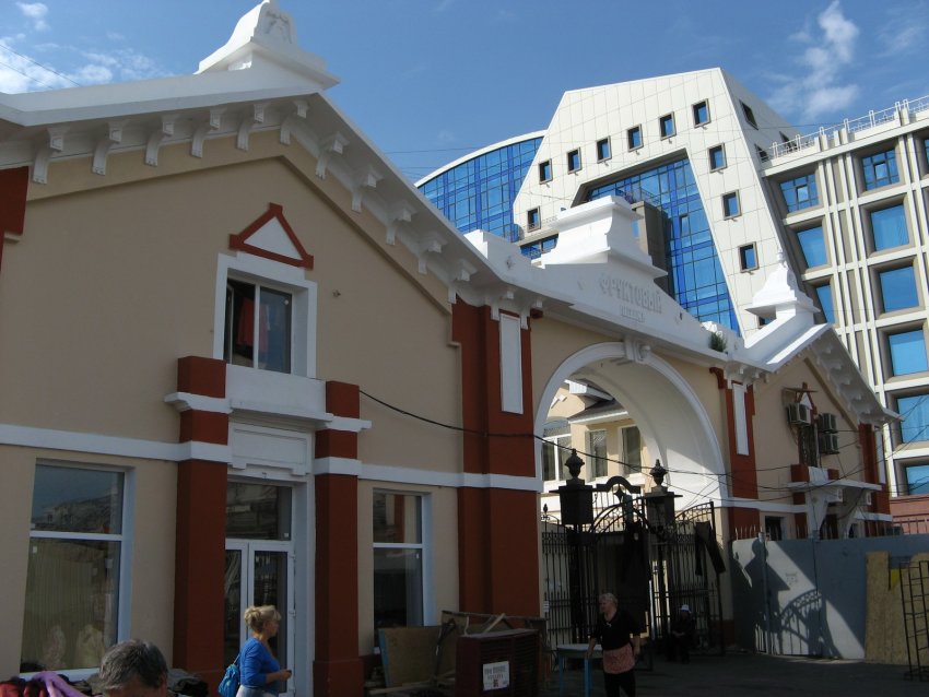 Фото достопримечательностей Одессы и Одесской области: Отреставрированный комплекс Фруктового пассажа