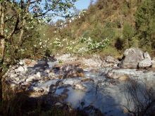 Уровень воды в реке еще не высокий, ущ. Ровалинг (Непал)