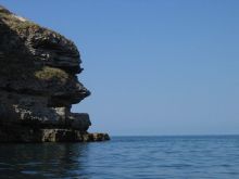 Причудливые очертания скал Тарханкута. Это похоже на лицо в профиль (Крым)