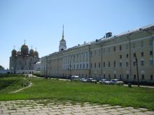 Палаты и вид на Успенский собор во Владимире (Золотое Кольцо России)