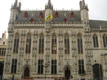 Городская ратуша на площади Гроте Маркт (Бельгия)