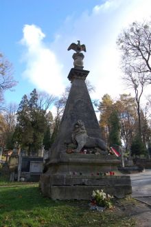 На Лычаковском кладбище (Львов и область)