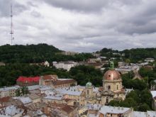 Вид с городской ратуши Львова: высокий замок и Доминиканский собор (Львов и область)