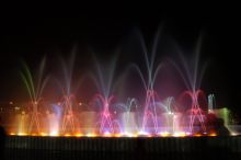 Каждый вечер в отеле Golden 5 устраиваются шоу свето-музыкальных фонтанов (Египет)