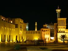 Ночная мечеть в районе Бастакия. Дубаи (Объединённые Арабские Эмираты (ОАЭ))