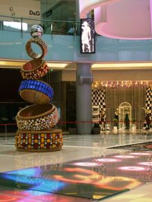 Модный Дубаи. Одна из улиц, на которой можно сделать отличный шоппинг (Объединённые Арабские Эмираты (ОАЭ))