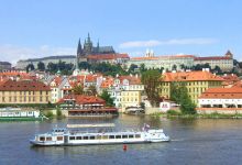 Вид на Пражский Град с реки Влтавы (Чехия)