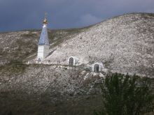 Спасский женский монастырь. Пещерные монашеские кельи в меловых горах (Европейская часть России)