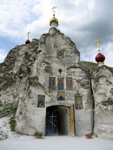 С XII века стоит пещерный храм на земле Русской (Европейская часть России)