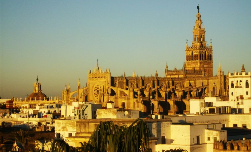 Фото достопримечательностей Испании: Кафедральный собор Севильи — один из крупнейших в мире