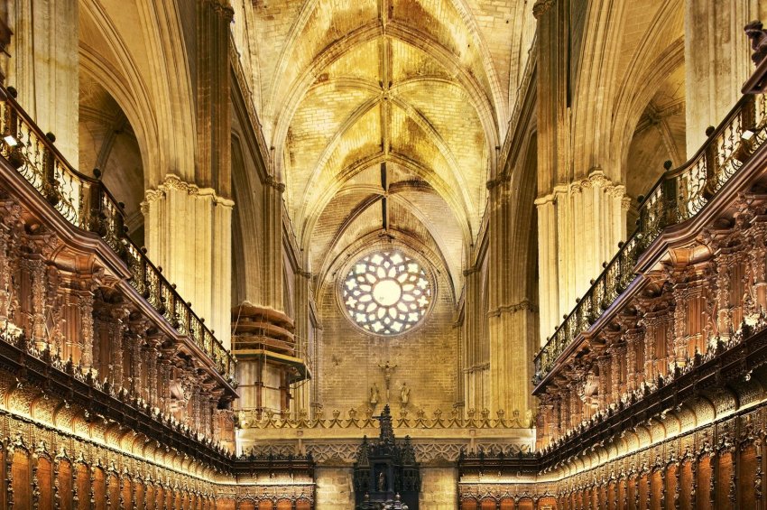 Фото достопримечательностей Испании: Кафедральный собор Севильи внутри