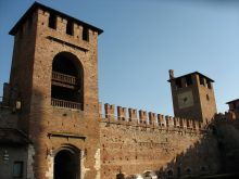 Средневековая крепость-музей Кастельвеччио в Вероне (Италия)