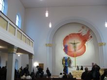 Внутреннее убранство церкви св. Павла оформлено в светлых тонах просто и лаконично (Одесса и область)