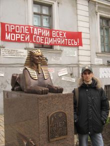 Памятник Константину Паустовскому, открытому 1 апреля 2010 года в дворике литературного музея (Одесса и область)