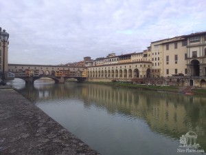 Вид на Понте Веккио и реку Арно (Флоренция)