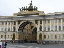 Триумфальная арка генштаба на Дворцовой площади. Сооружена в честь победы над Наполеоном в I Мировой (Санкт-Петербург и область)