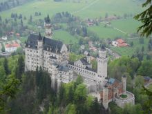 Замок Нойшванштайн с высоты птичьего полета (Германия)