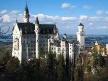 Вид на Neuschwanstein с моста Мариен (Германия)