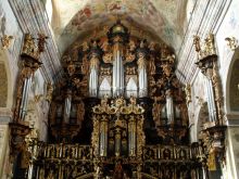 В этой базилике находится огромный орган, самая большая труба которого достигает 10 м. (Польша)