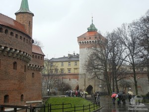 Башня Святого Флориана в Кракове и часть цитадели Барбикан (Польша)