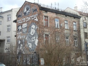 Граффити на домах в квартале Казимерж (Польша)
