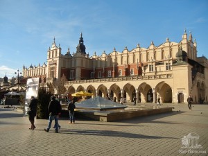 Здание Суконных рядов (Суккенице) на Рыночной площади Кракова (Польша)