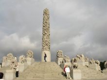 Осло. Монумент в парке Фрогнер. Работы скульптора Густава Вигеланда.  (Страны Скандинавии)