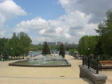 Вид на фонтан и мост в парке Щербакова (Донецк и область)