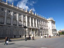 Фасад королевского дворца в Мадриде (Испания)