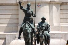 Памятник прославленным испанским героям: Дон Кихоту и его оруженосцу Санчо (Испания)