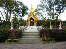 Будда в парке камней (Тайланд)