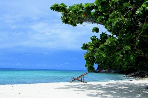 Белый песок, сочная зелень и бирюзовое теплое море - всего этого с избытком на острове Самет (Тайланд)