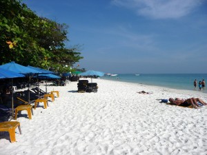 Пляжи на Самете чистые, ухоженные и, как правило, малолюдные (Тайланд)