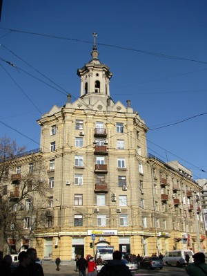 Внушительное здание на одной из улиц Харькова (Харьков и область)