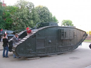 Английский танк на Харьковской площади Конституции (Харьков и область)
