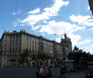 Площадь Конституции. Знаменитый дом со шпилем (Харьков и область)
