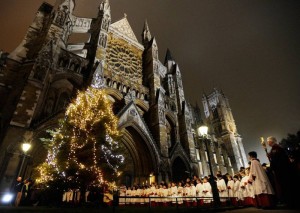 Рождественский хор перед Вестминстерским аббатством (Лондон)