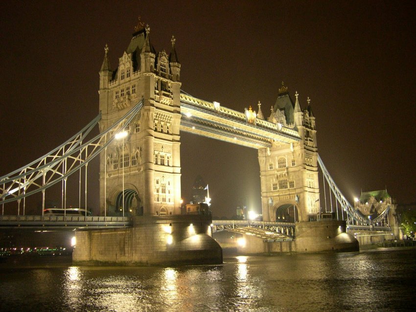 Фото достопримечательностей Лондона: Ночной Тауэрский мост