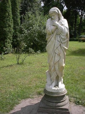 Скульптурная композиция в Качановском парке (Чернигов и область)