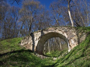 Старинный каменный мостик в Качановской усадьбе (Чернигов и область)