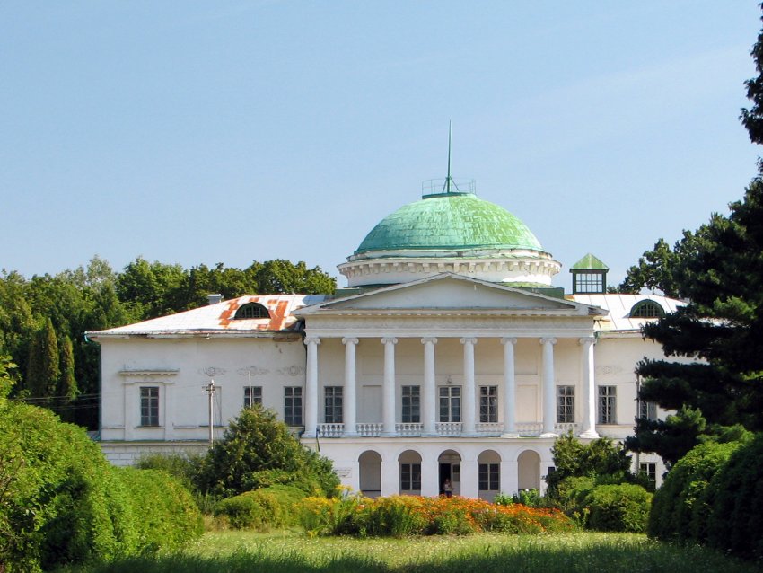 Фото достопримечательностей Чернигова и Черниговской области: Дворец Галаганов в Сокиринцах. Вид с фасада